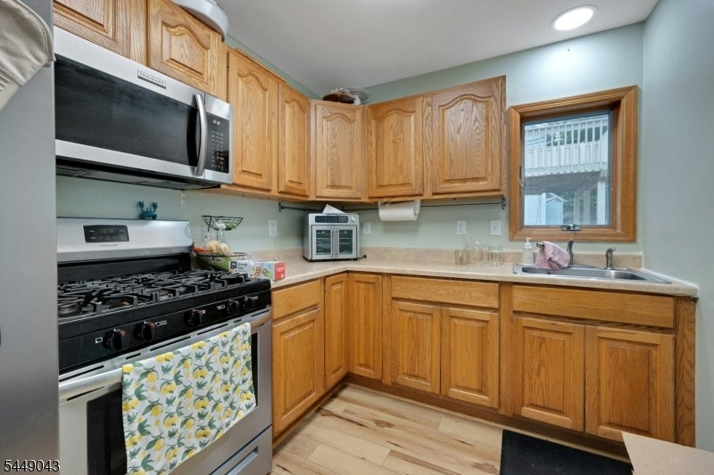 96 Macculloch Ave