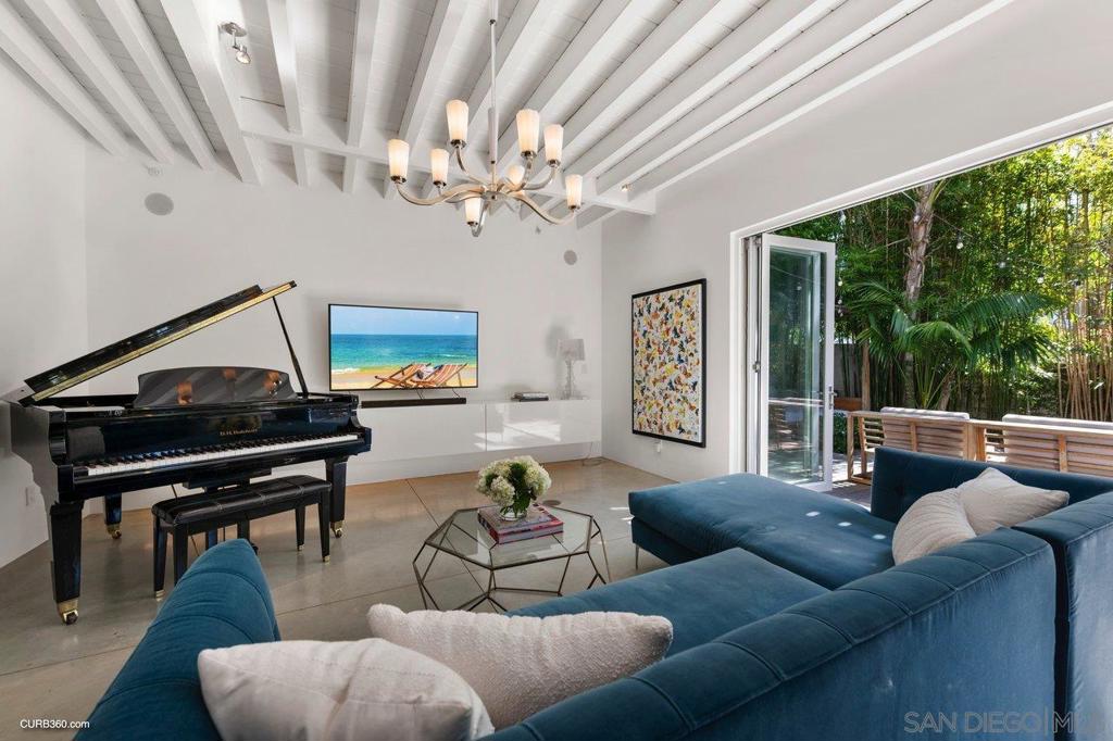 119 Mozart Ave