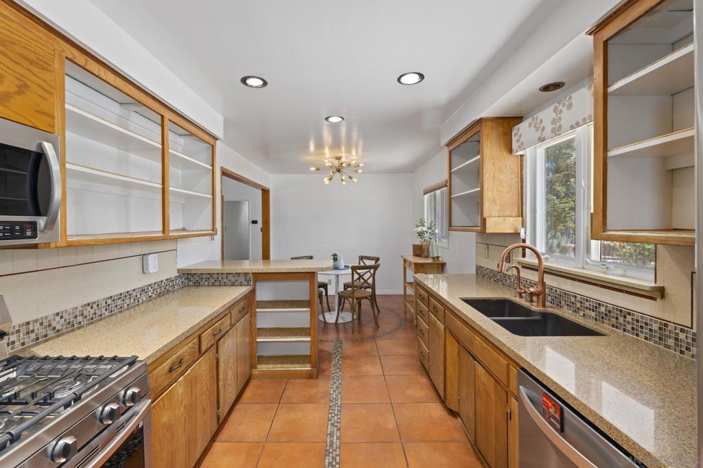 923 Sunset Drive