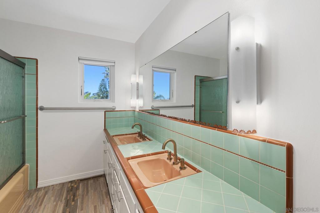 923 Sunset Drive