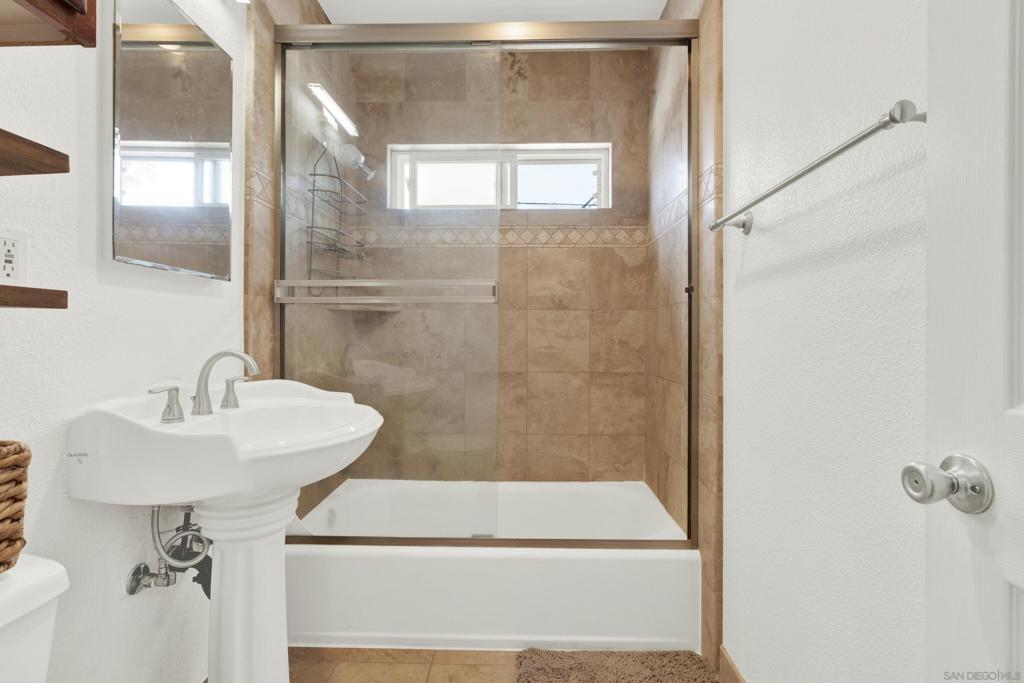 2021 1/2 Oliver Avenue