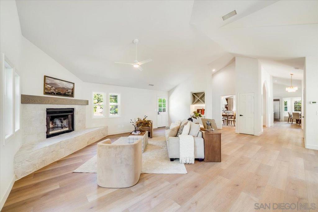 2114 Vista Valle Verde Dr