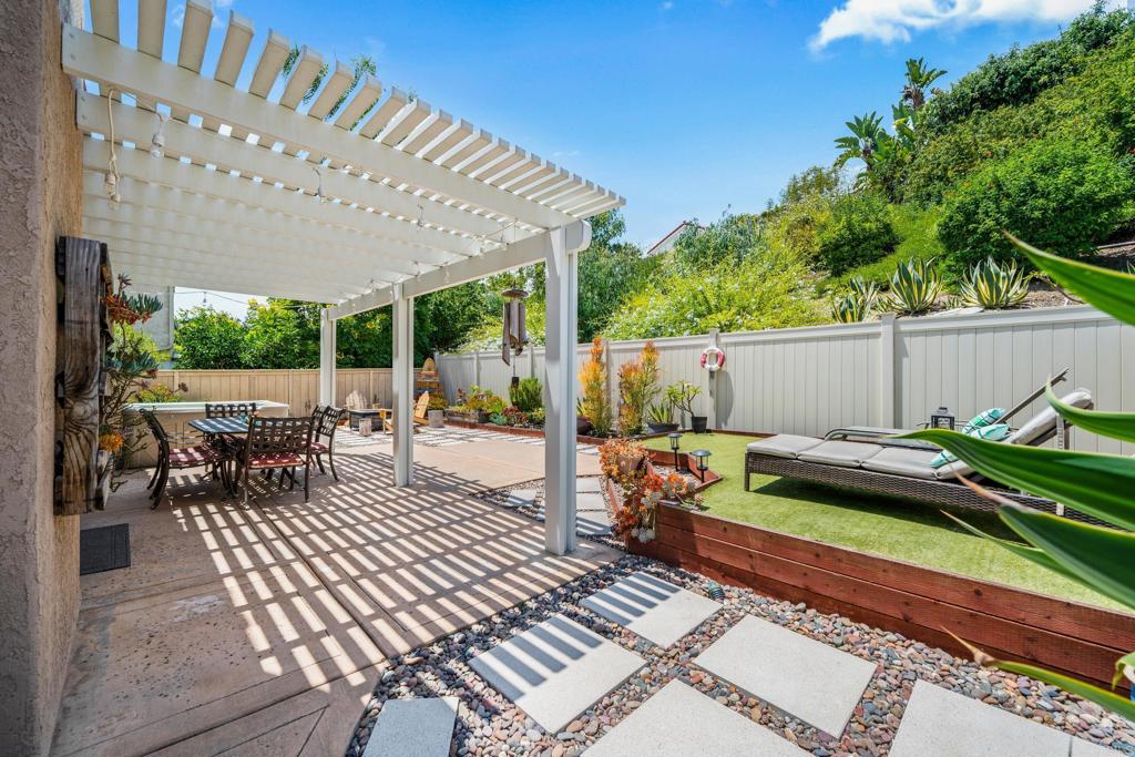 1733 Crystal Ridge Way