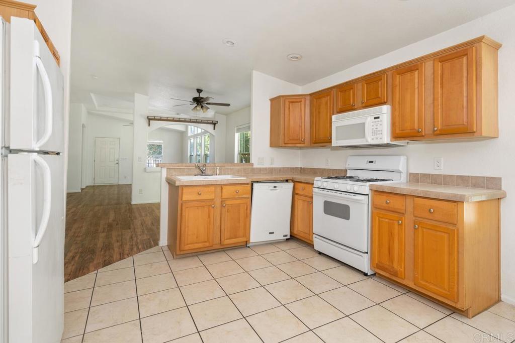 525 W El Norte Parkway 106