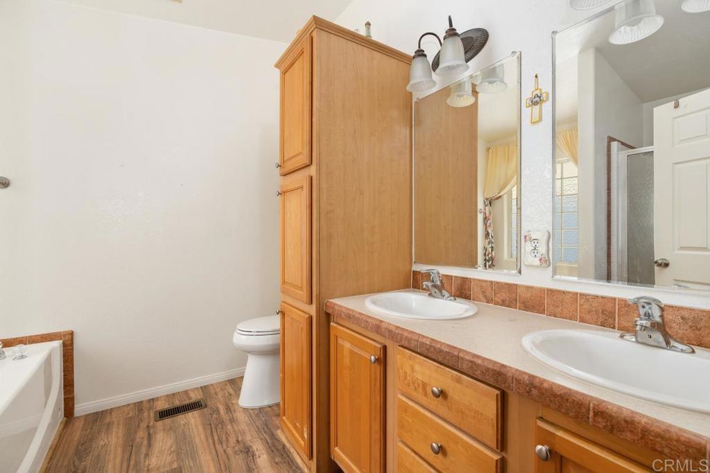 525 W El Norte Parkway 106