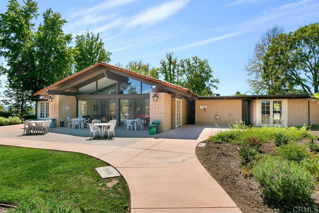 525 W El Norte Parkway 106