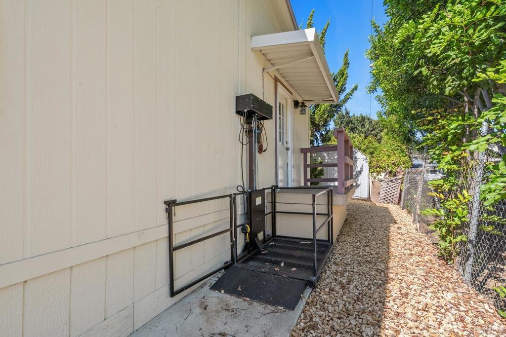 525 W El Norte Parkway 106