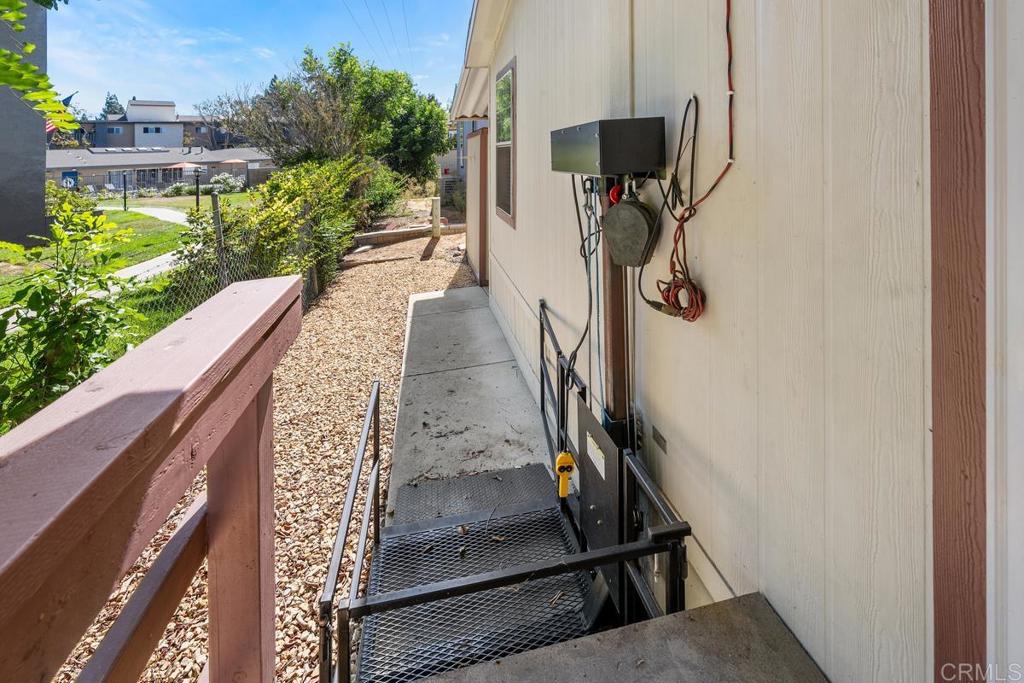 525 W El Norte Parkway 106