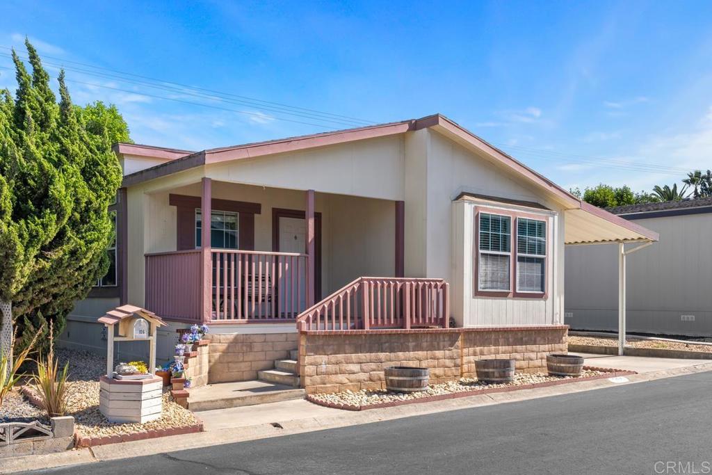 525 W El Norte Parkway 106