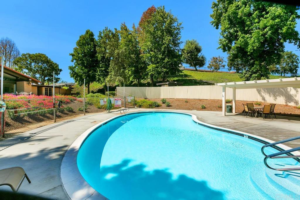 525 W El Norte Parkway 106