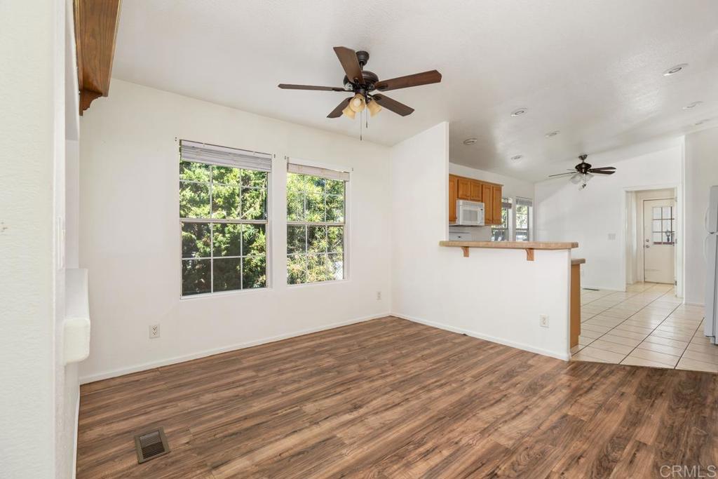 525 W El Norte Parkway 106