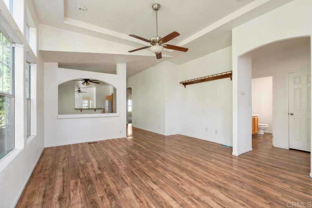 525 W El Norte Parkway 106