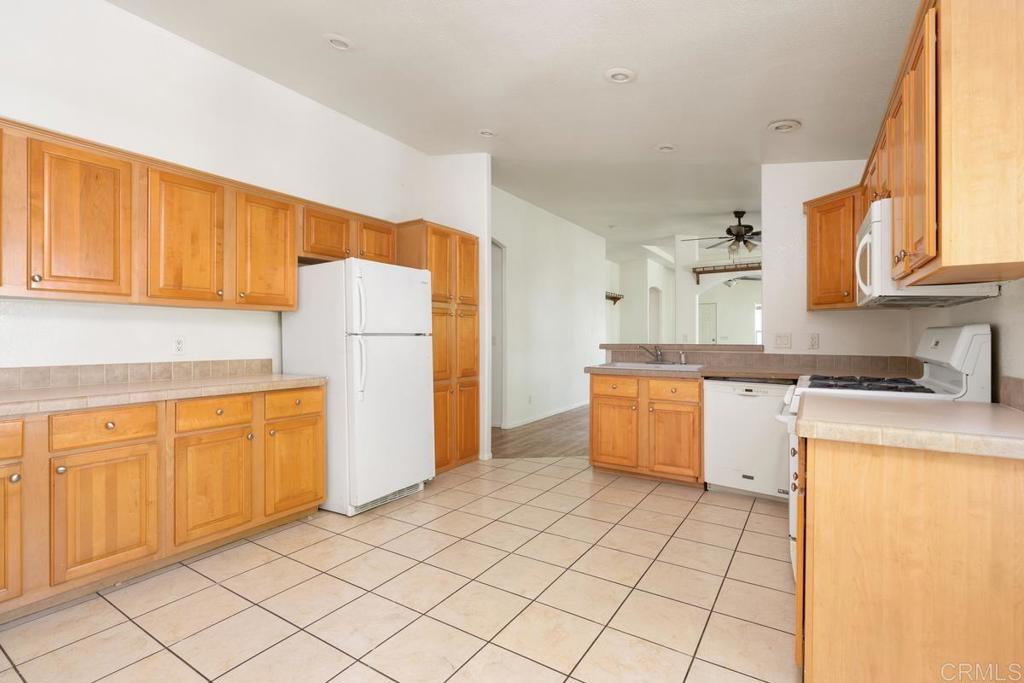 525 W El Norte Parkway 106