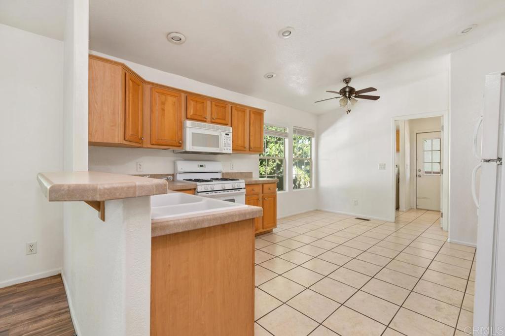 525 W El Norte Parkway 106