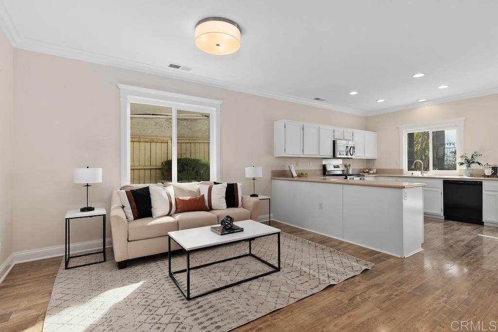 1283 Avenida Fragata