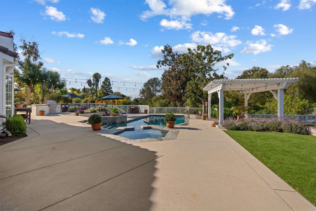 13326 Arroya Vista Rd