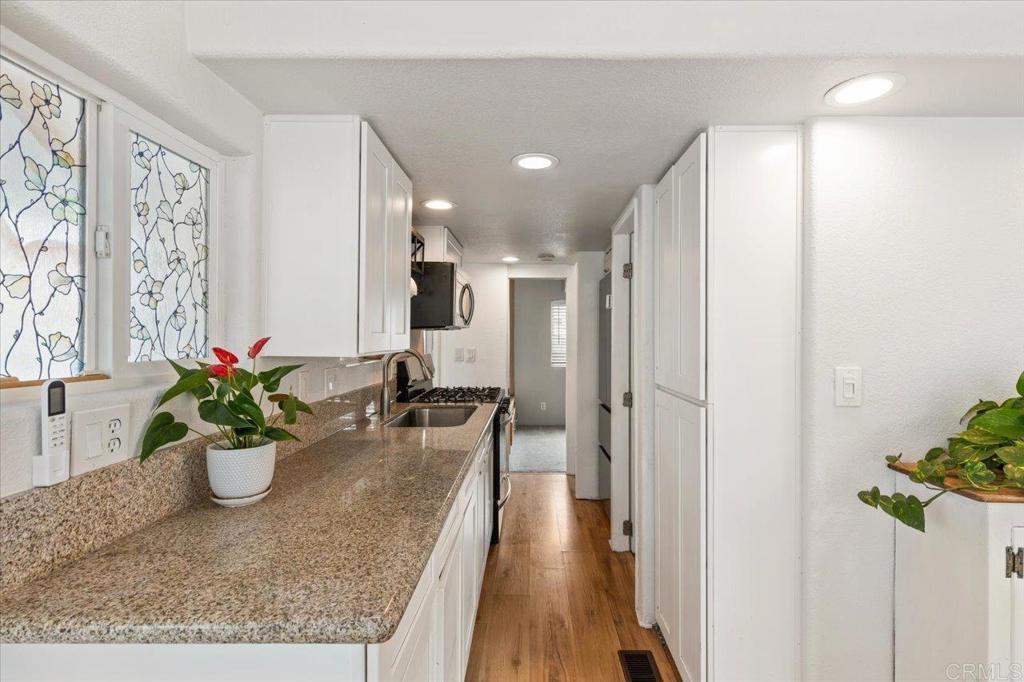 1624 N Coast Highway 101 12