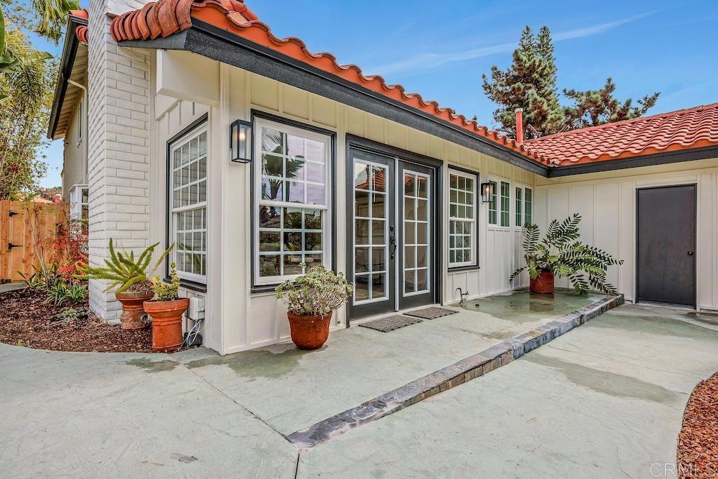 1583 Avenida De Los Lirios