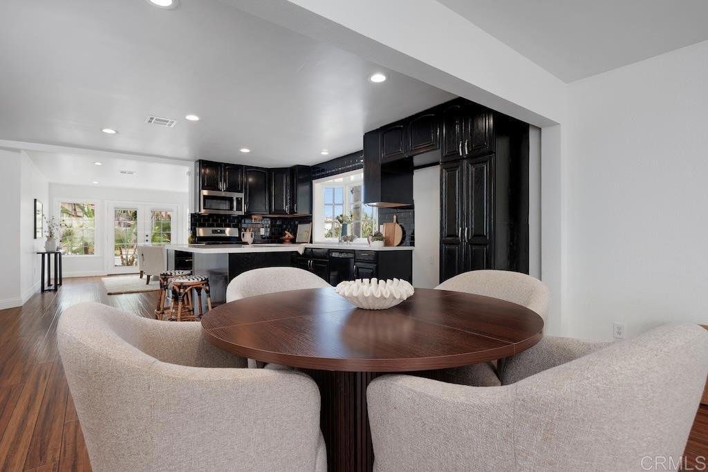 1583 Avenida De Los Lirios