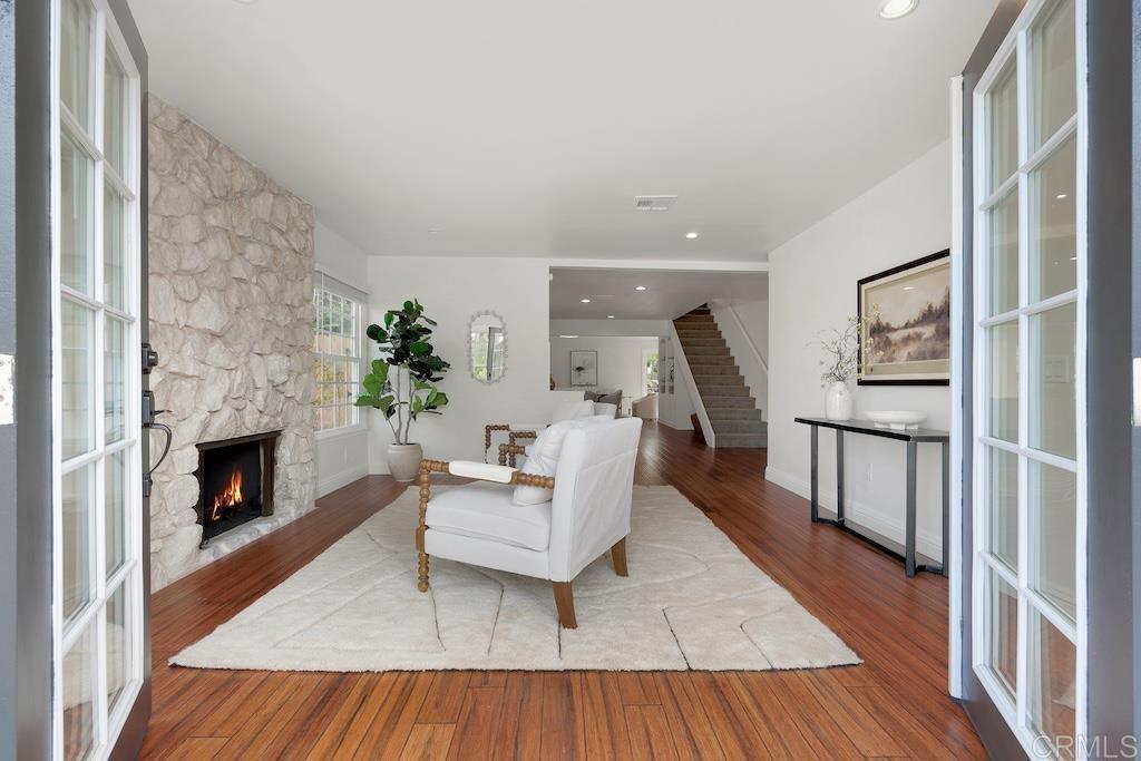 1583 Avenida De Los Lirios