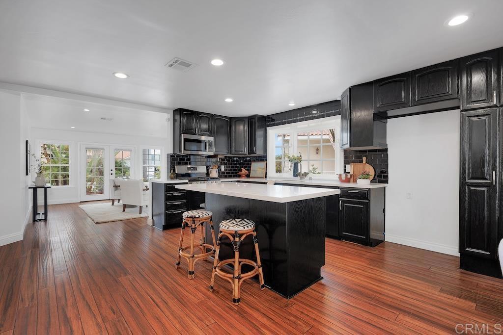 1583 Avenida De Los Lirios