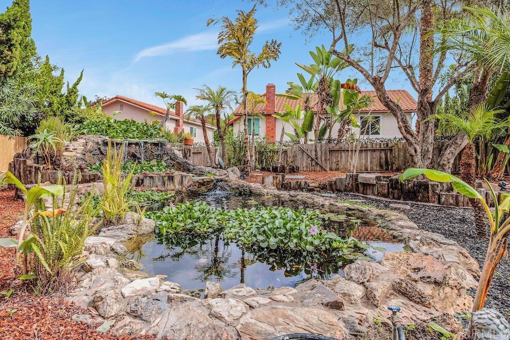 1583 Avenida De Los Lirios