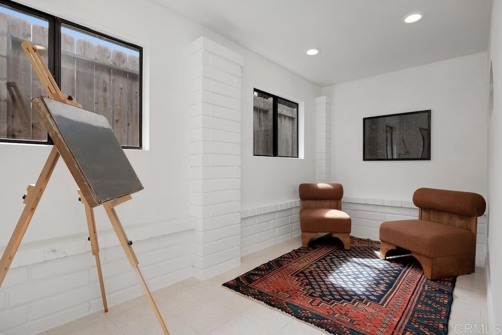 1583 Avenida De Los Lirios