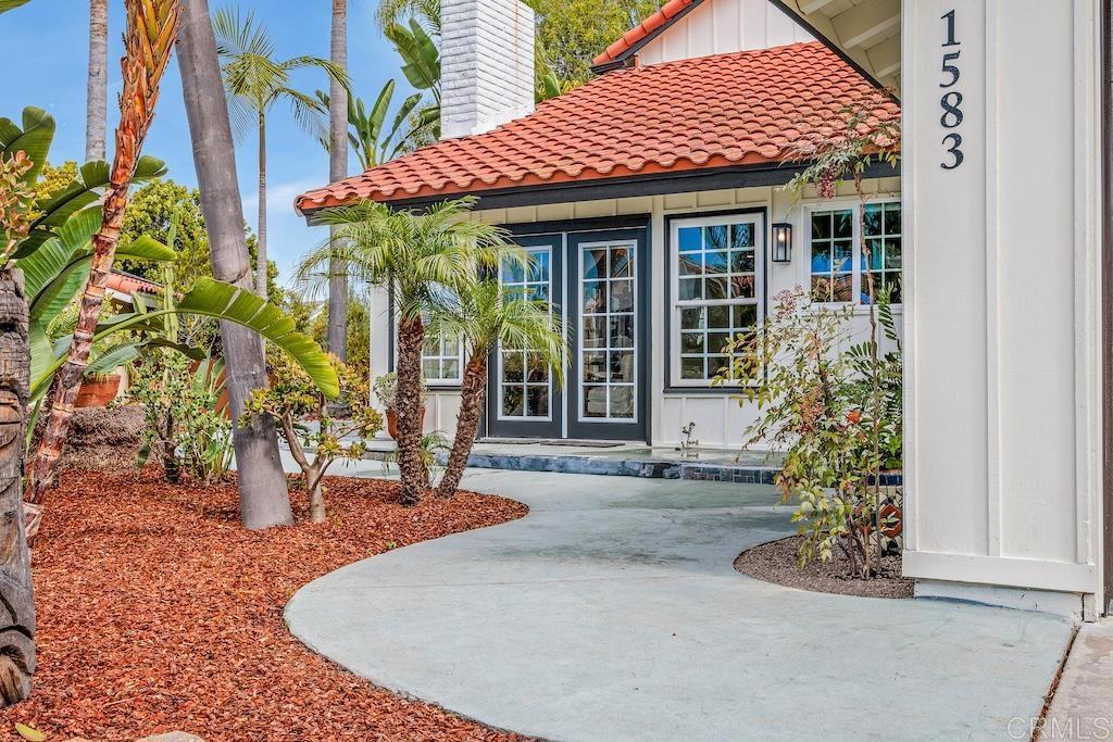 1583 Avenida De Los Lirios