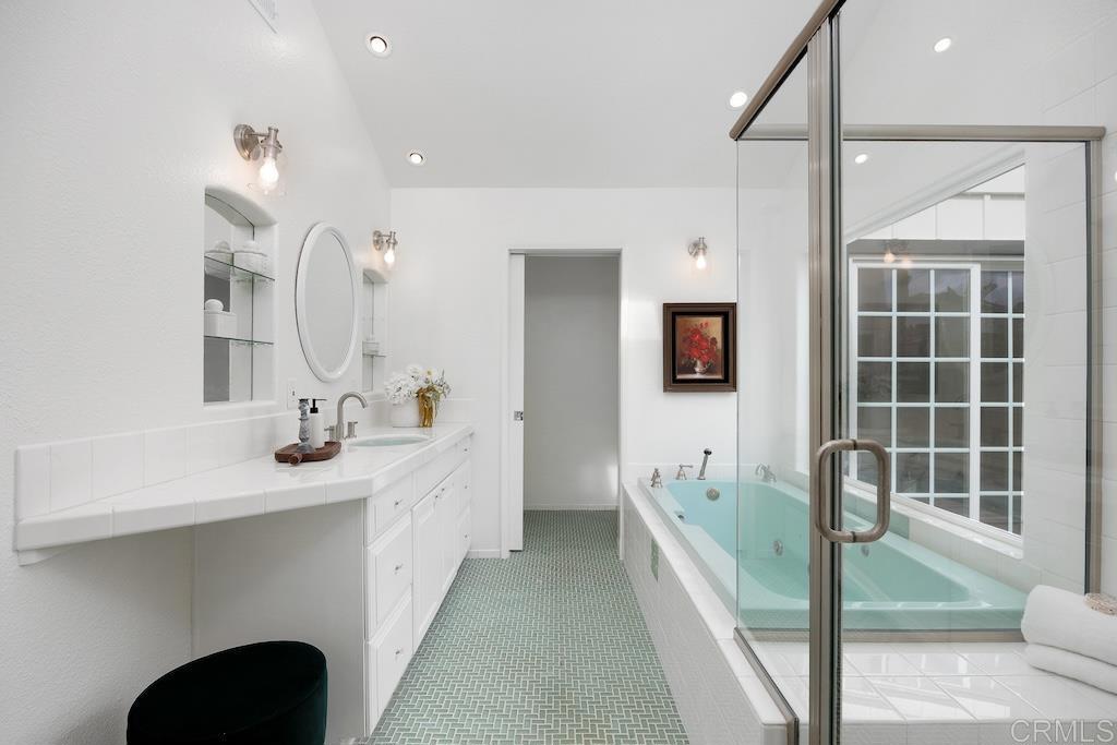 1583 Avenida De Los Lirios