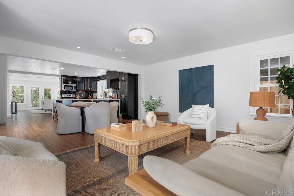 1583 Avenida De Los Lirios