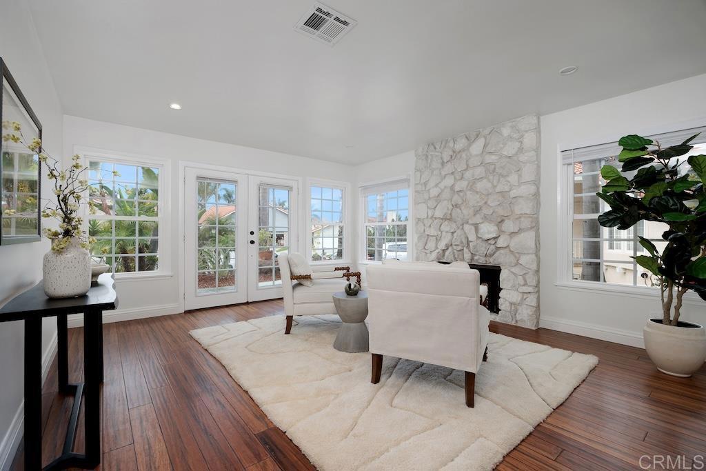 1583 Avenida De Los Lirios