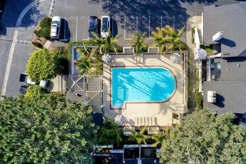 548 Via De La Valle J