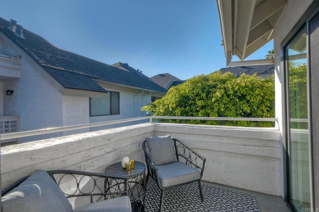 548 Via De La Valle J