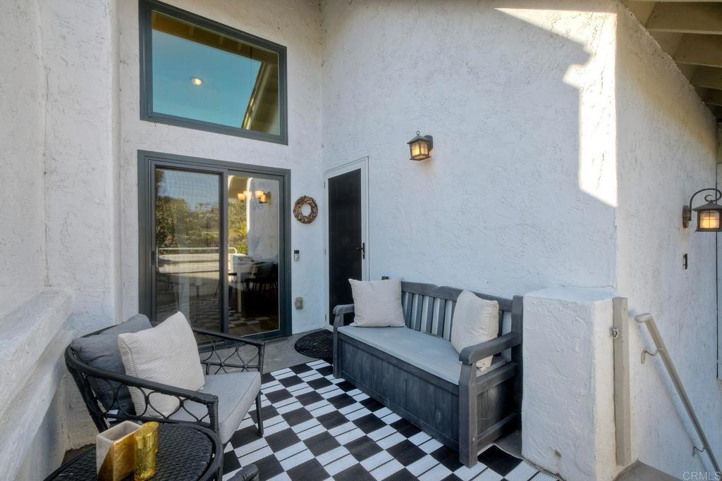 548 Via De La Valle J