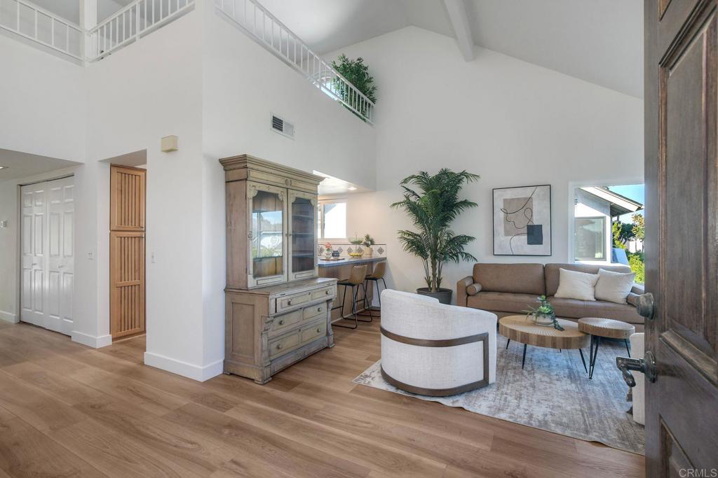 548 Via De La Valle J