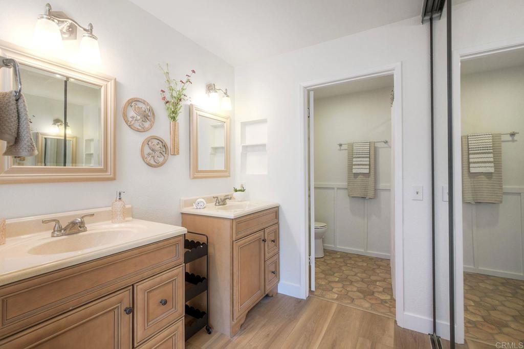 548 Via De La Valle J