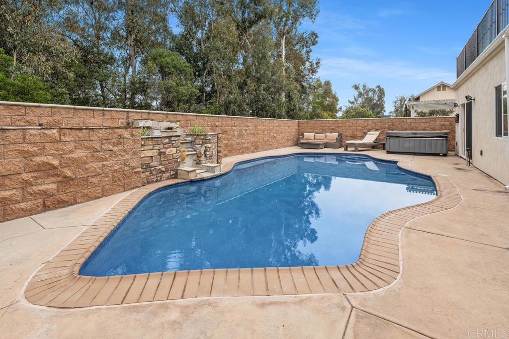 10175 Autumnview Lane