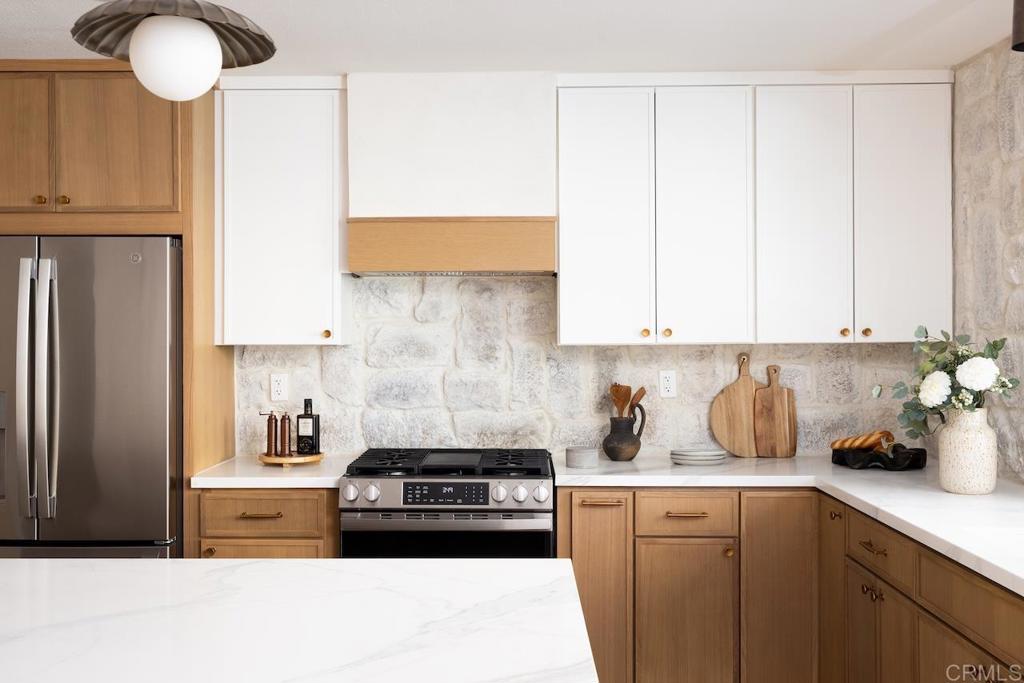 1860 Valencia Avenue