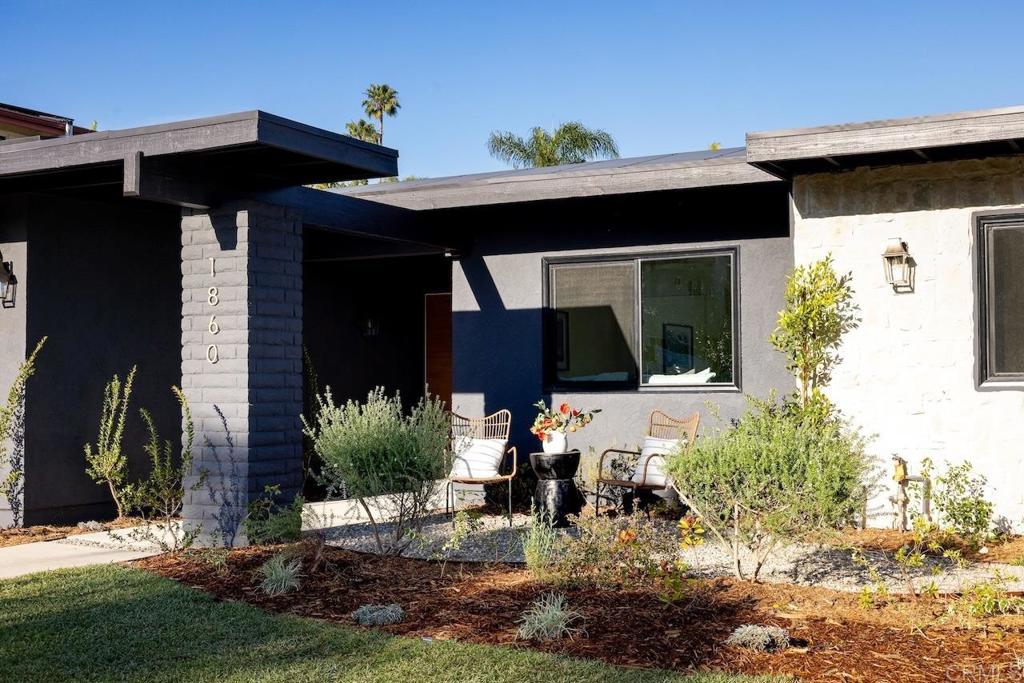 1860 Valencia Avenue