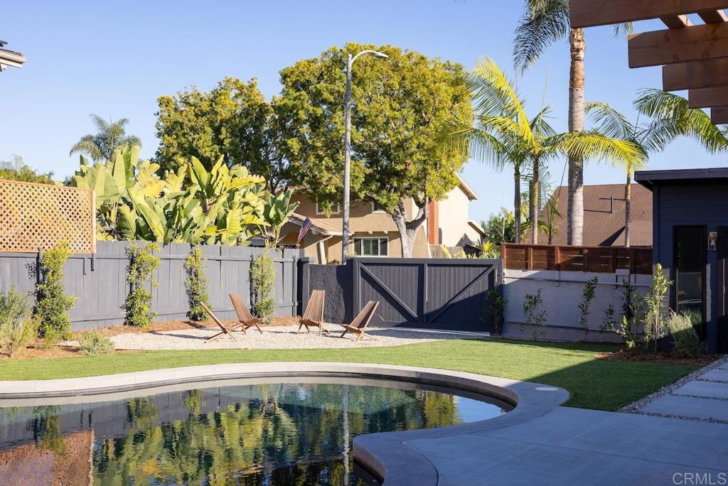 1860 Valencia Avenue