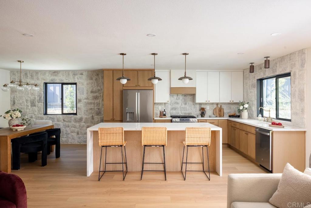 1860 Valencia Avenue