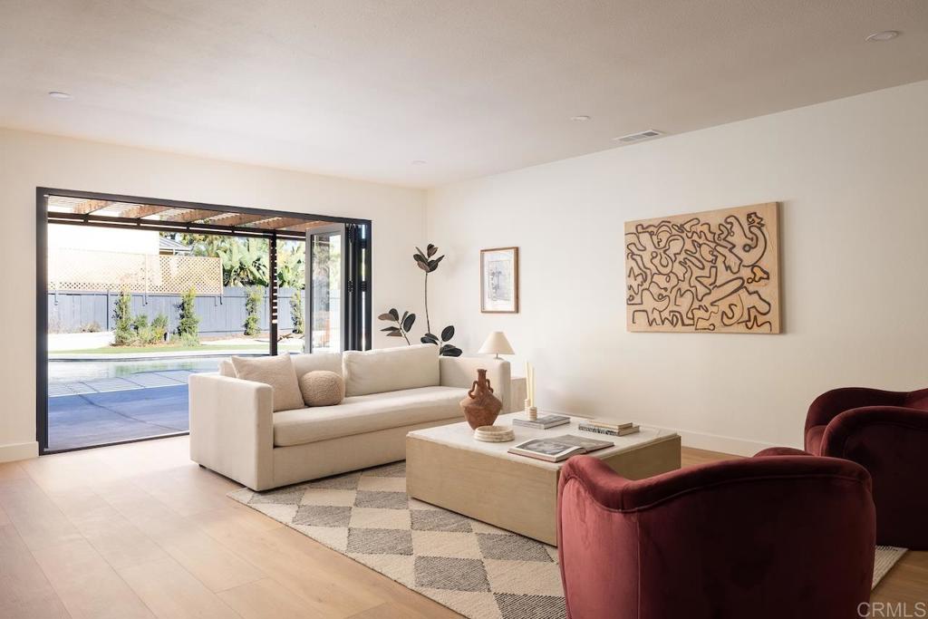 1860 Valencia Avenue