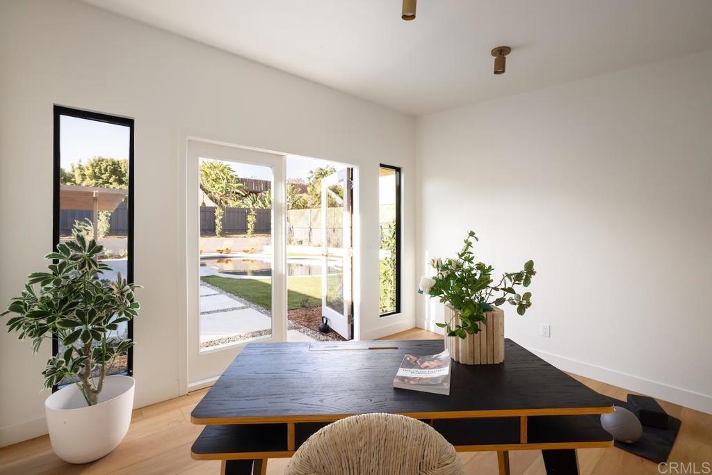 1860 Valencia Avenue