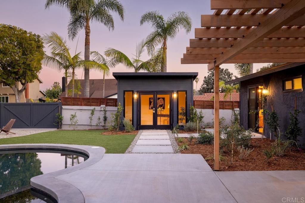 1860 Valencia Avenue