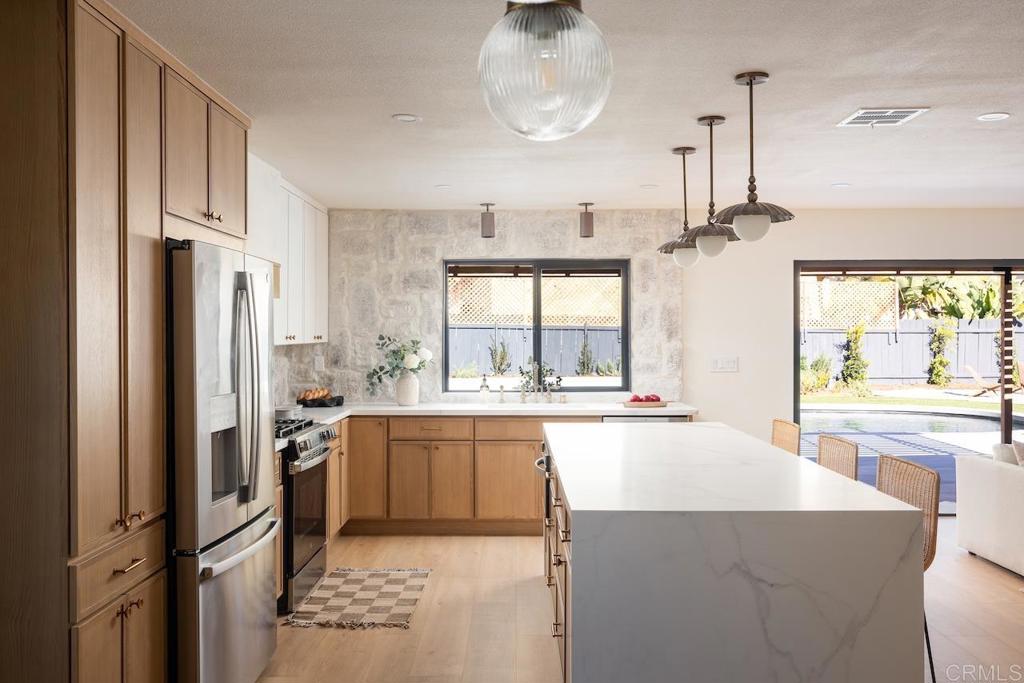 1860 Valencia Avenue