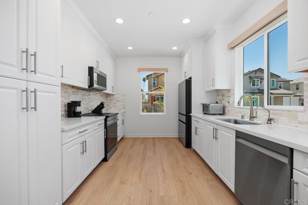 741 Kingbird Loop