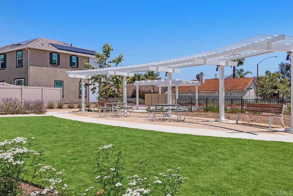 741 Kingbird Loop