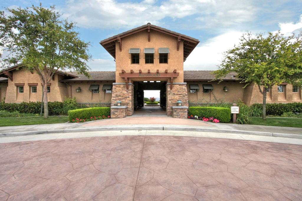 1003 Vista Pointe Boulevard
