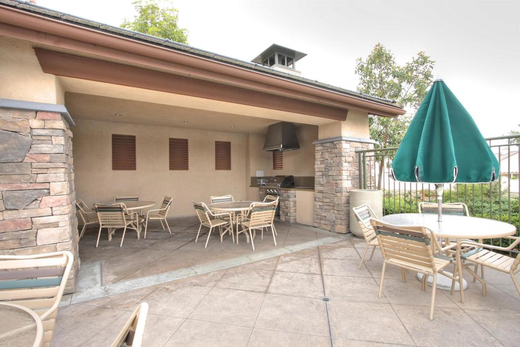 1003 Vista Pointe Boulevard
