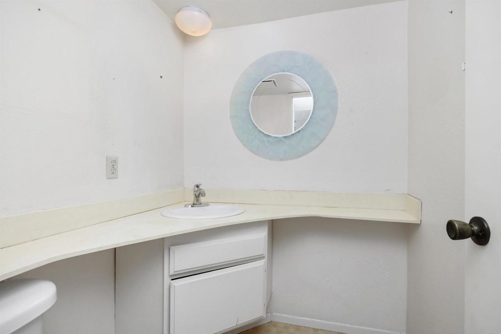 2714 Via Juanita